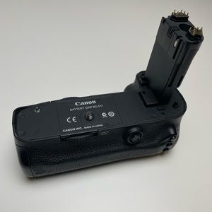 Canon battery grip BG-E11